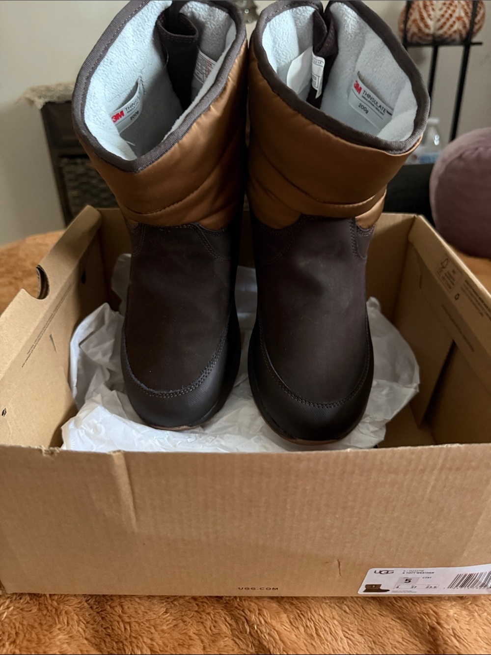 UGG - Picture 6 of 6